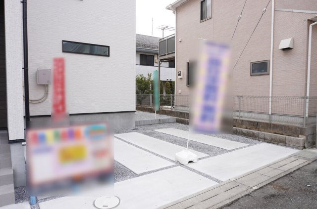 草加市遊馬町 新築分譲住宅 全2棟 1号棟の駐車場