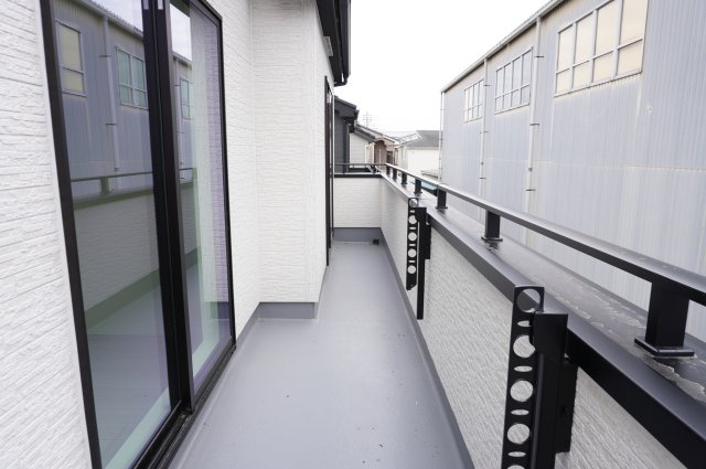 草加市遊馬町 新築分譲住宅 全2棟 1号棟のバルコニー