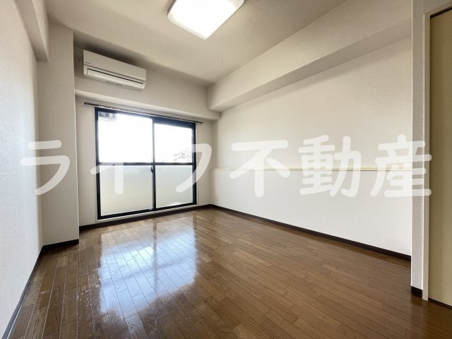 コートビュータワーの居間・リビング|こちらの居間で趣味の時間をお楽しみください