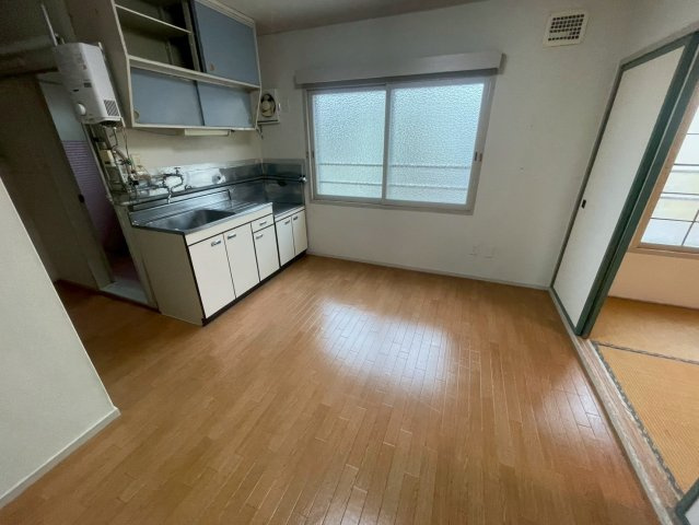 朝日マンションの居間・リビング