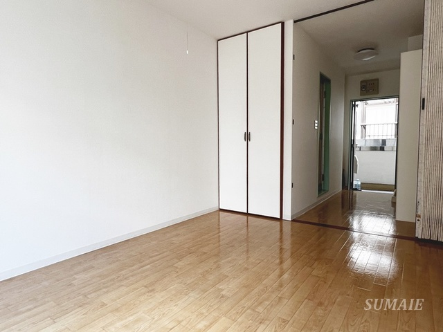 石井ハイツの寝室|リビングです☆