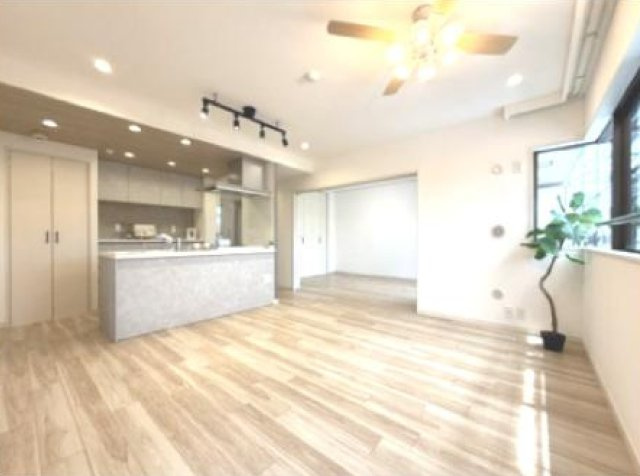 神大寺ガーデンハウス【仲介手数料無料】の居間・リビング