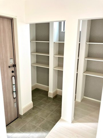 高松市西町　浜街道アクセス良好　新築戸建の玄関