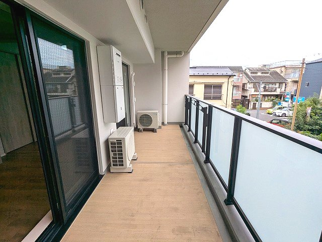 Dimus根岸のバルコニー|2Fワイドバルコニー開放感あります