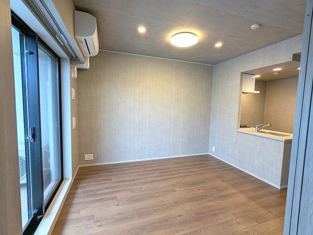 Dimus根岸の設備|インターネット無料、リビング各洋室にエアコンと照明付、リビングと5帖洋室はバルコニーに面した開放感あるお部屋です