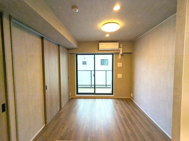 Dimus根岸の設備|インターネット無料、リビング各洋室にエアコンと照明付、リビングと5帖洋室はバルコニーに面した開放感あるお部屋です