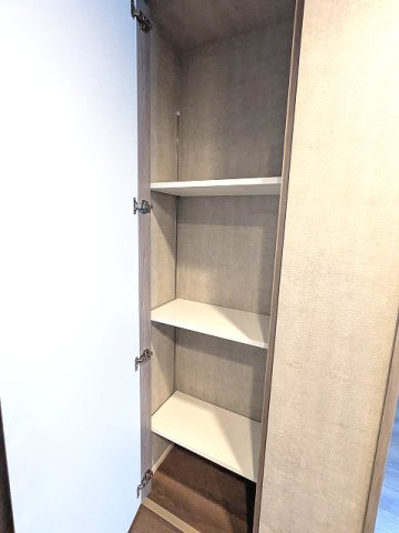 Dimus根岸の設備|リビングに便利な収納付です