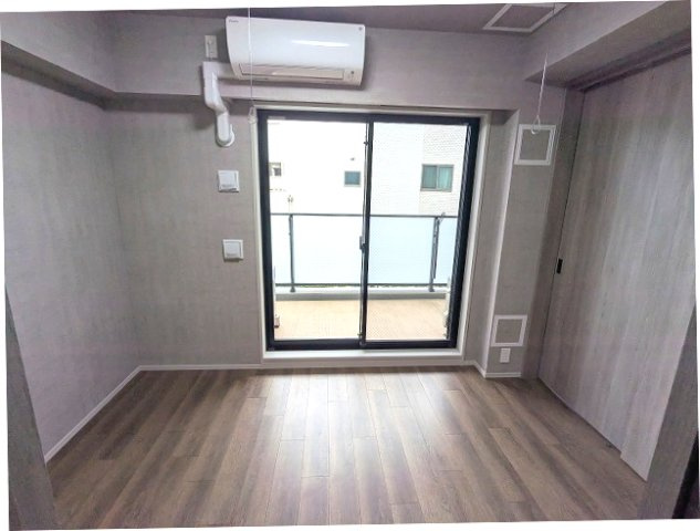 Dimus根岸の設備|5帖洋室、インターネット無料、リビング各洋室にエアコンと照明付、バルコニーに面した開放感あるお部屋です、ベッド配置をしやすくスライドドアのクローゼット、取り外し可能な室内物干し設備付きです