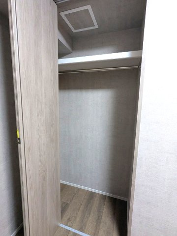 Dimus根岸の設備|4帖洋室のクローゼットです