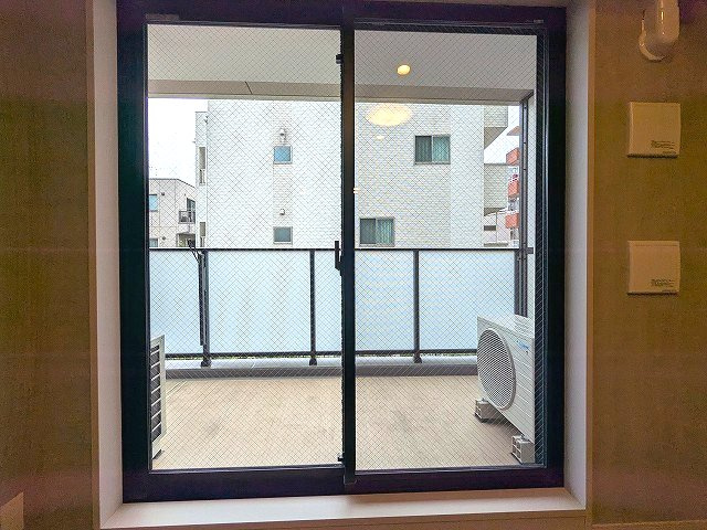 Dimus根岸の設備|2Fリビング窓からの眺望です、防音性・防犯性・遮熱効果の高いペアサッシの窓です