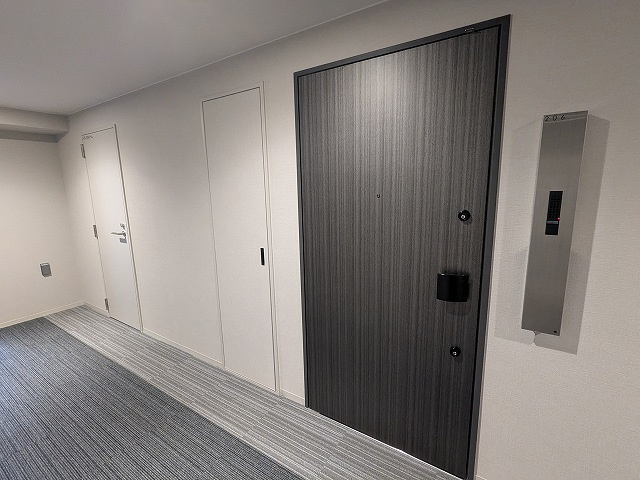 Dimus根岸の設備|角部屋、ディンプルキーのダブルロックセキュリティ、玄関隣にトランクルーム付です