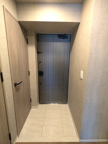 Dimus根岸の設備|ディンプルキーダブルロック、人感センサー付き玄関ライト、シューズインクローゼット