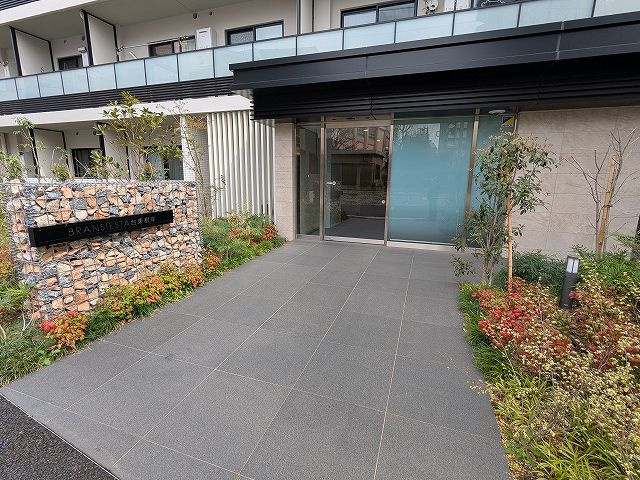 Dimus根岸の設備|瀟洒なエントランス