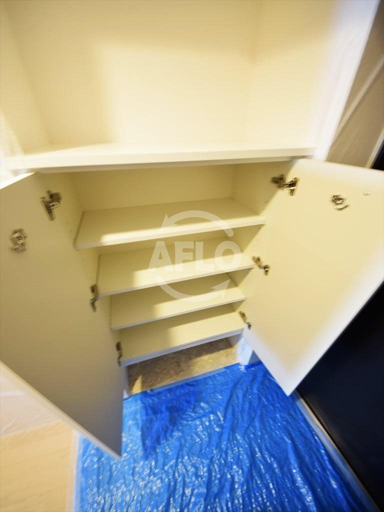 ブリリアント大阪西の玄関|ブリリアント大阪西　下足入れ