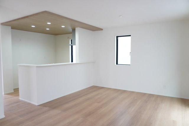 草加市遊馬町 新築分譲住宅 全2棟 2号棟の居間・リビング