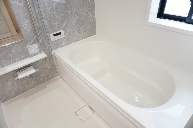 草加市遊馬町 新築分譲住宅 全2棟 2号棟の浴室