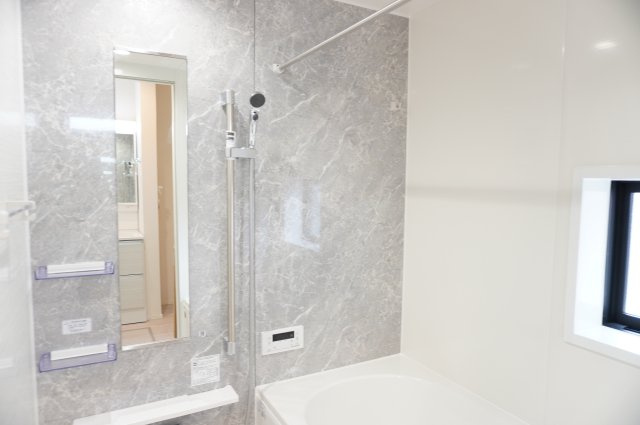 草加市遊馬町 新築分譲住宅 全2棟 2号棟の浴室