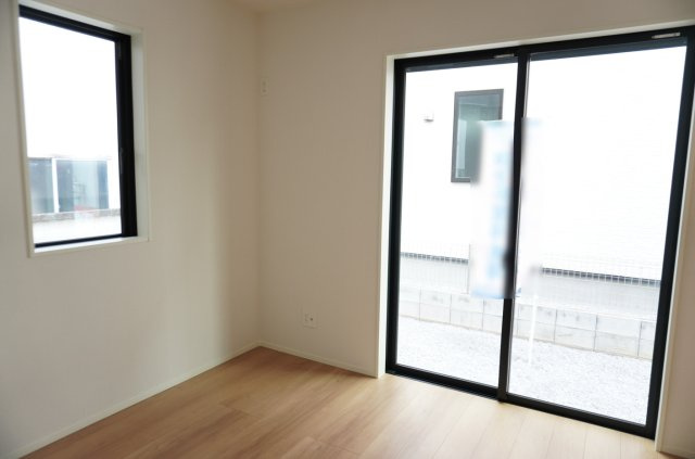 草加市遊馬町 新築分譲住宅 全2棟 2号棟の洋室|1階 3.75帖