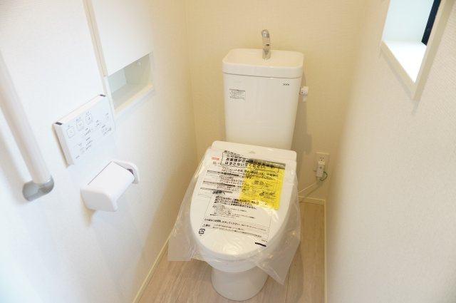 草加市遊馬町 新築分譲住宅 全2棟 2号棟のトイレ|1階