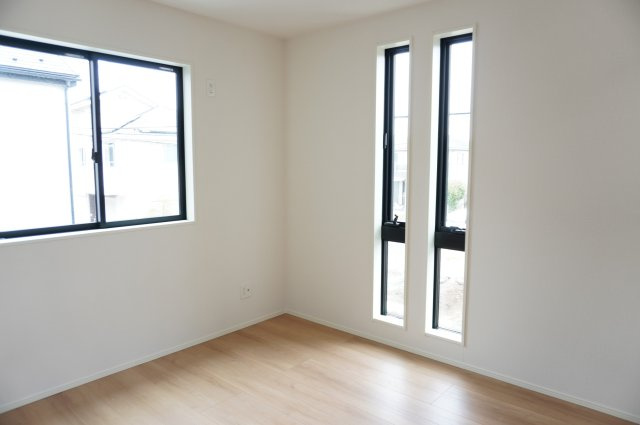 草加市遊馬町 新築分譲住宅 全2棟 2号棟の洋室