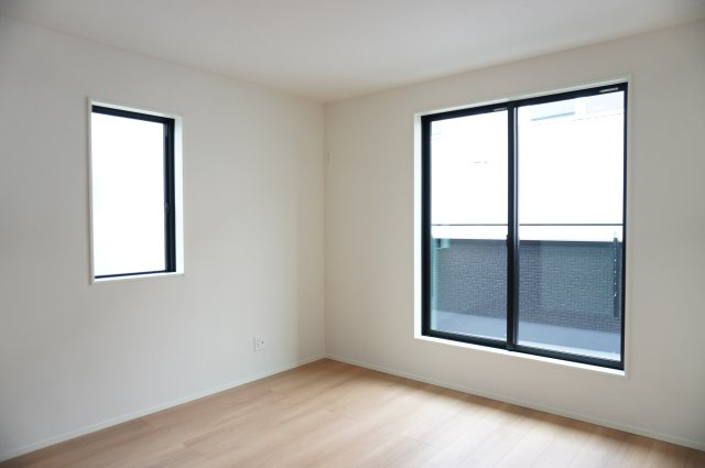 草加市遊馬町 新築分譲住宅 全2棟 2号棟の洋室|7帖