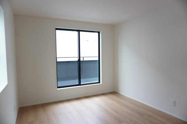 草加市遊馬町 新築分譲住宅 全2棟 2号棟の洋室