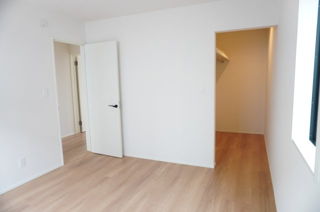 草加市遊馬町 新築分譲住宅 全2棟 2号棟の洋室