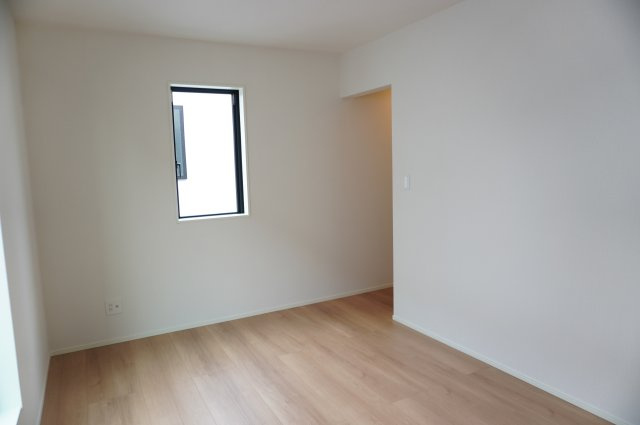 草加市遊馬町 新築分譲住宅 全2棟 2号棟の洋室