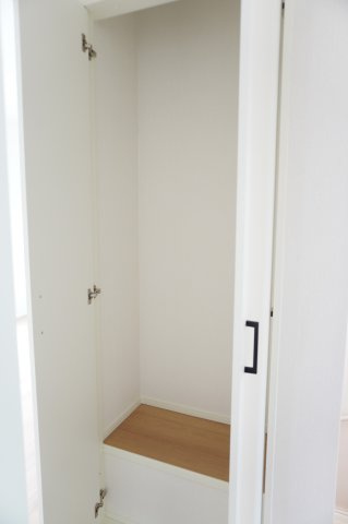 草加市遊馬町 新築分譲住宅 全2棟 2号棟の収納|2階 廊下