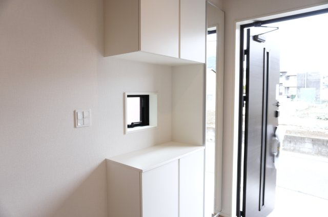 草加市遊馬町 新築分譲住宅 全2棟 2号棟の玄関