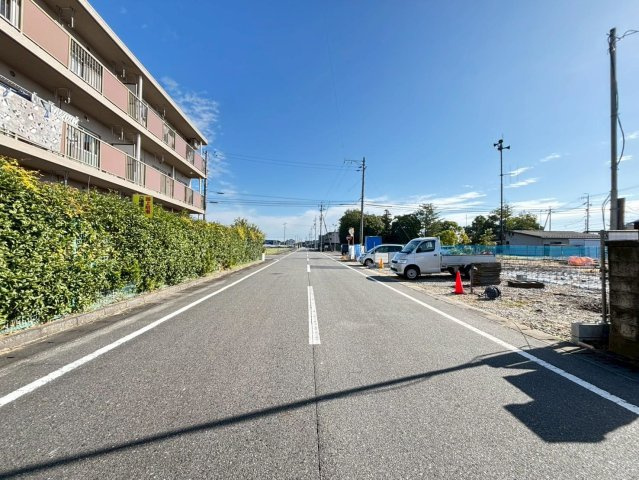 リーブルガーデン　大垣市開発町１丁目　全４区画分譲の前面道路含む現地写真|「現地（2025年10月31日）撮影」　
■前面道路　
■ヤマダ不動産　株式会社リライフ