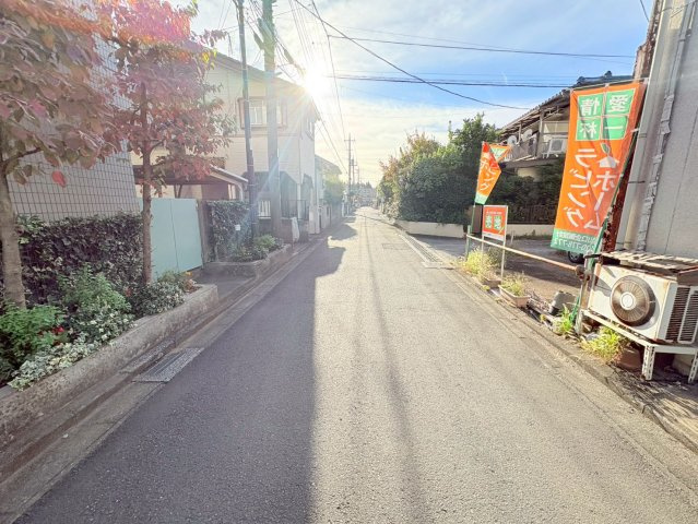 狭山市富士見1丁目　建築条件なし売地　西武新宿線『狭山市駅』徒歩7分　【富士見小学区】の前面道路含む現地写真