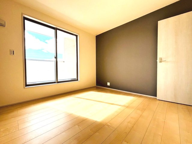 リーブルガーデン　大垣市開発町１丁目　全４区画分譲のトイレ|超表面平滑加工とイオンパワーの「セフィオンテクト」加工で、汚れが付きにくく落ちやすい仕様で清潔です。
便器にフチがないので汚れが隠れて見えない部分がありません。お手入れがとってもラクラクです。