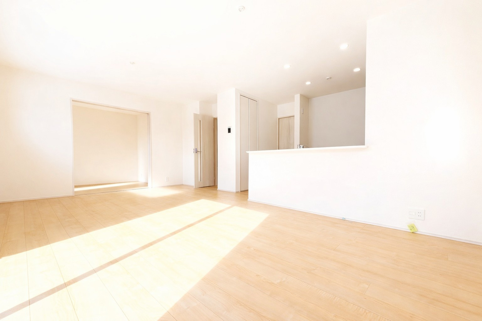 リーブルガーデン　大垣市開発町１丁目　全４区画分譲のバルコニー|バルコニーは南向きで洗濯物もよく乾きます！強度と表面積硬度を持つFPRで防水しています。