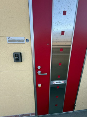 【セキュリティ】 | ユナイトMocaRooms | 玄関扉はダブルロックキーになっています♪防犯性が高く、一人暮らしの方でも安心ですね！