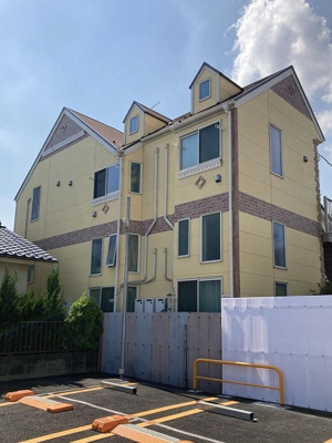 【外観】 | ユナイトMocaRooms | ドラックストアやコンビニが近くて便利な立地の2階建てアパートです☆京急大師線「川崎大師」駅まで徒歩圏内！