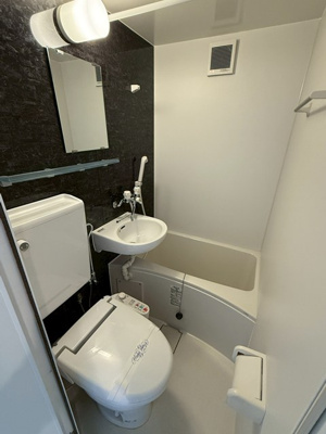 【浴室】 | ユナイトMocaRooms | ユニットバスでお掃除らくらく☆浴室内に洗面台・トイレ付きです♪お風呂に浸かって一日の疲れもリフレッシュ☆