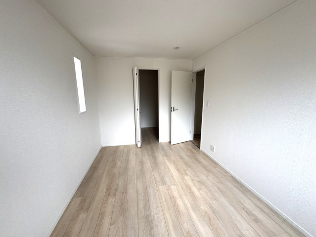 クレイドルガーデン貝塚市地藏堂第1新築分譲住宅の洋室|全居室収納スペース付き！物が多くてもすっきり片付きます◎【1号棟】