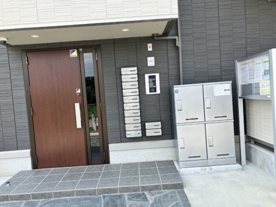 【エントランス】 | Crest（クレスト）