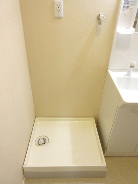 武蔵関泉ハイツの居間・リビング|★室内洗濯機置場★