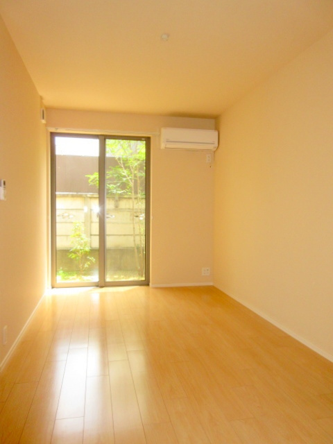 武蔵関泉ハイツの寝室|★フローリング　６．２帖★