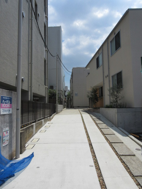 武蔵関泉ハイツのエントランス|★建物までの通路★