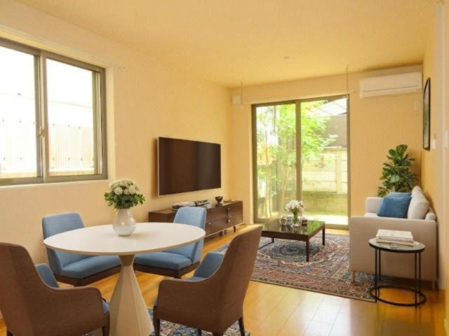 武蔵関泉ハイツの居間・リビング|★ひろびろリビング１３．５帖★　★２面採光★