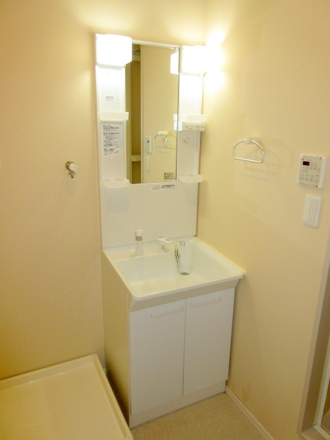 武蔵関泉ハイツの洗面所|★シャンプードレッサ付独立洗面台★