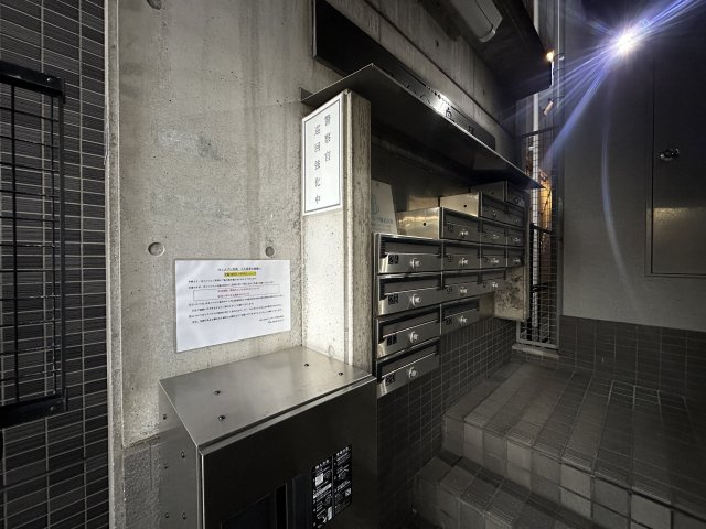 マ・メゾン舟尾のエントランス