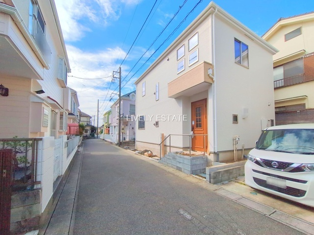 越谷市大字下間久里 新築分譲住宅の前面道路含む現地写真