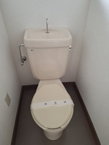 【トイレ】 | ハイツ相武 | 前面に大きな窓があり、明るいキッチンです