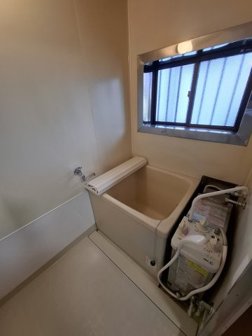 【浴室】 | ハイツ相武 | シャワー付きの風呂釜で追炊きもできます。