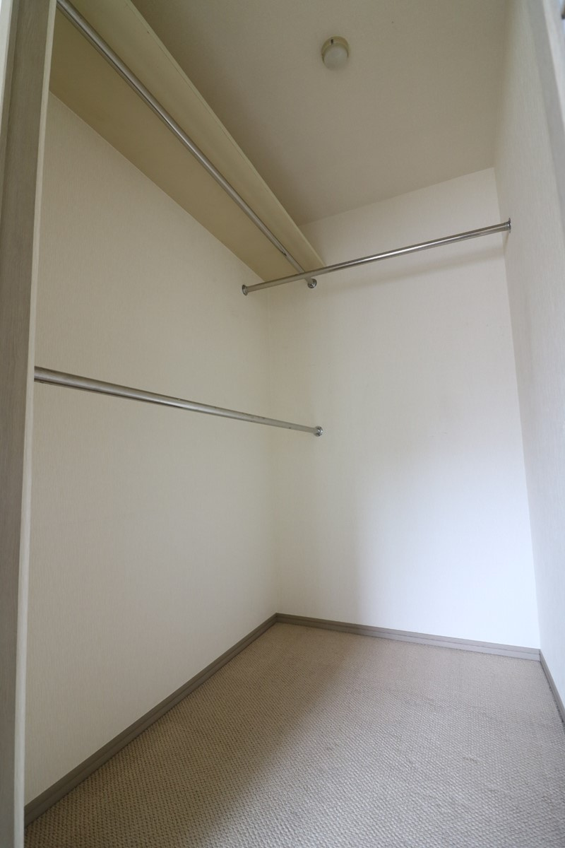 LDK側の洋室のウォークインクローゼットです。