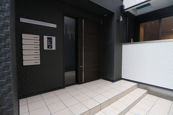 REGALEST中村公園deuxのエントランス